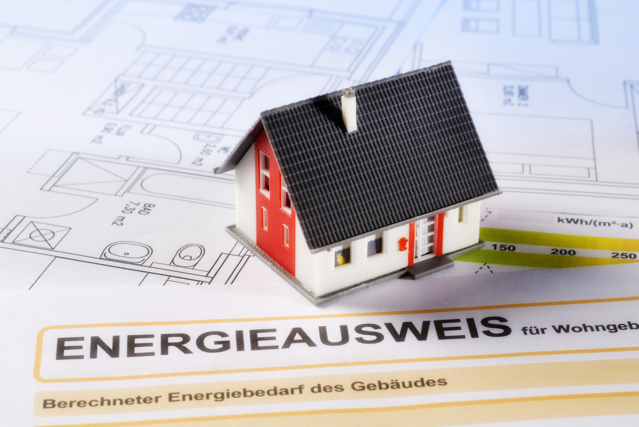 Symbolfoto Energieausweis mit Hausgrafik